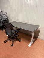 Zit Sta Bureau in Herman Miller Antraciet - Nieuw, Huis en Inrichting, Bureaus, Verzenden, In hoogte verstelbaar, Nieuw