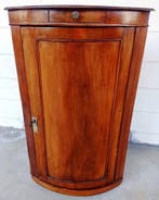 Hoekkast - Wortelnotenhout - hoekvitrine met gebogen