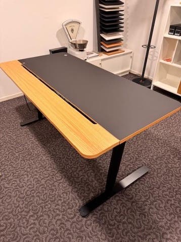 Dencon v7-elektrisch design zit-sta bureau showroommodel, Aankleding binnen, Ophalen of Verzenden, Nieuw zonder verpakking, Bureau
