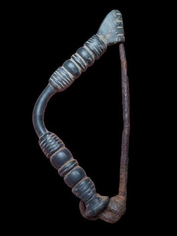 IJzertijd Brons Extreem Rare Big & Heavy Bow Brooch