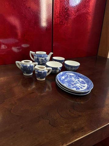 Miniatuur theeservies van porselein uit Japan - Porselein -
