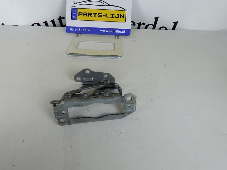 Gebruikte motorkapscharnier Mercedes-Benz C-Class (W204) 200, Auto-onderdelen, Overige Auto-onderdelen, Ophalen of Verzenden