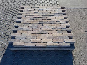 Veiling - 100 M2 Betonsteen Bont Dikformaat Getrommeld 20x6,, Tuin en Terras, Nieuw
