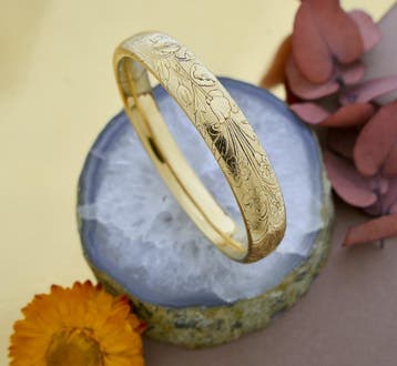 Vintage gouden slavenarmband met gravures; Maat M, Ophalen of Verzenden, Gebruikt, Goud, Goud