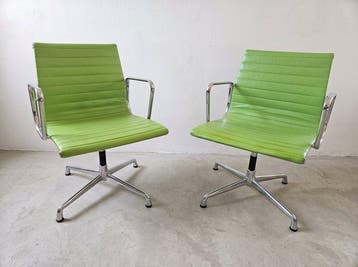 Vitra - Charles & Ray Eames - Stoel (2) - EA108 - Aluminium,