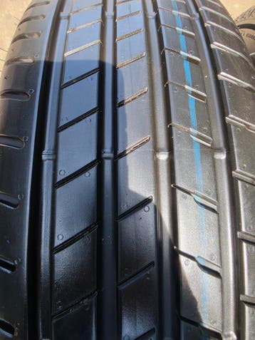 225/60r18 104W Bridgestone (Runflat) 7.5mm  Dot23, Ophalen, 18 inch, Nieuw, Band(en)