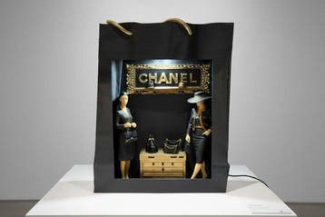 Art Stray-Nos -  Les gardiennes du sac Chanel ...