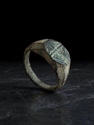 Laat-Romeins / Vroeg-Byzantijns Brons Ring met gegraveerde