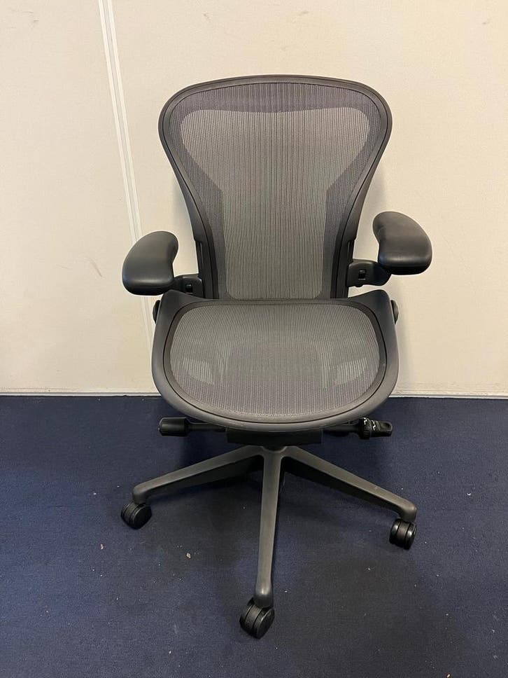 Herman Miller Aeron Maat A, Nieuwste Model (Remastered), Huis en Inrichting, Bureaustoelen, Bureaustoel, Zwart, Zo goed als nieuw