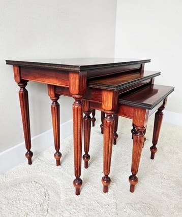 Lotus - Bijzettafel - Mahonie