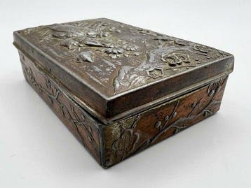 Sigarettendoos - Repoussé - Verzilverd messing, Cedar -
