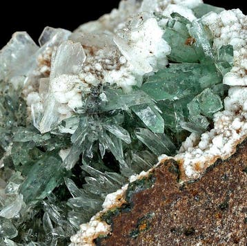 Esthetische Fluoroapophylliet en Stilbiet op Heulandiet uit, Verzamelen, Mineralen en Fossielen
