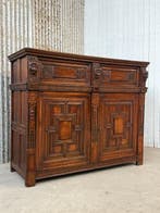 Kast - Panelenkast, kolommenkast, rankenkast, pilasterkast,