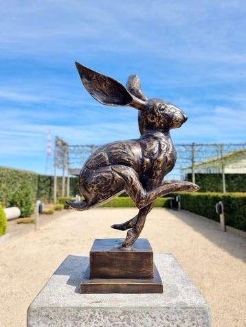 Beeldje - rennende haas - Brons, Antiek en Kunst