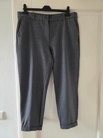 7/8 mooie grijze krijtstreep broek van Expresso maat 44, Maat 42/44 (L), Zo goed als nieuw, Driekwart, Grijs