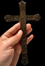 De erfenis van de schemering: Zeldzame Croce Noir in bronzen