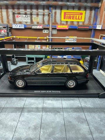 KK-Scale 1:18 - Modelauto - BMW 520i E39 Touring (1997), Nieuw