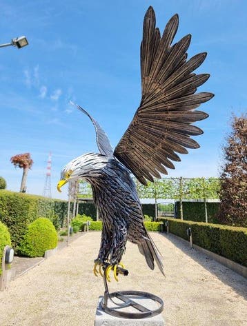 Beeldje - Flying Eagle - metal, Antiek en Kunst