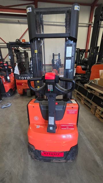 BT/TOYOTA SWE140L hefhoogte 4105 mm, 1000 tot 2000 kg, Ophalen, Elektrisch, Stapelaar