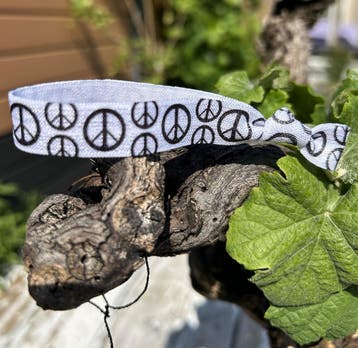 Elastische vredes armband/haarelastiek zwart/wit, Sieraden, Tassen en Uiterlijk, Armbanden, Verzenden, Nieuw, Zwart, Elastiek