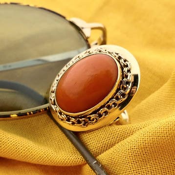 Gouden ring met bloedkoraal; 14 karaat; ringmaat 16, Gebruikt, Ophalen of Verzenden, Kleiner dan 17, Met edelsteen