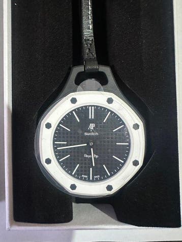 Swatch - Audemars Piguet x Swatch - Royal Pop - Ocho Negro -, Sieraden, Tassen en Uiterlijk, Nieuw