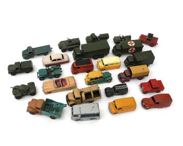 Een kavel met een verzameling Dinky Toys, 20e eeuw (24), Nieuw