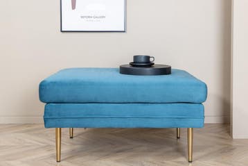 Ottoman  Nanna  Blauw  Fluweel  Jörn, Huis en Inrichting, Banken | Voetenbanken en Poefen, Verzenden, Nieuw