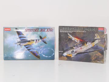 Schaal 1:48 2 bouwpakketten Spitfire MK.XIX vs Messerschm..., Ophalen of Verzenden, Gebruikt, Overige typen