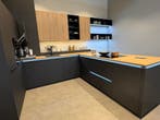 Nolte showroom keuken – Mat zwart/Vulcaan Eiken– Compleet, Zwart, Hoekkeuken, Nieuw, Kunststof