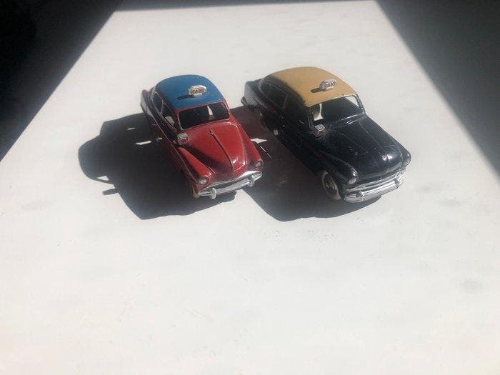 Dinky Toys - Modelauto (2), Hobby en Vrije tijd, Modelauto's | 1:5 tot 1:12