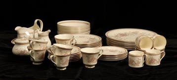 Royal Doulton - Eetservies (44) - The Romance Collection, Antiek en Kunst
