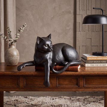 Beeld, Liggende kat 27.5 cm - 21 cm - Hars
