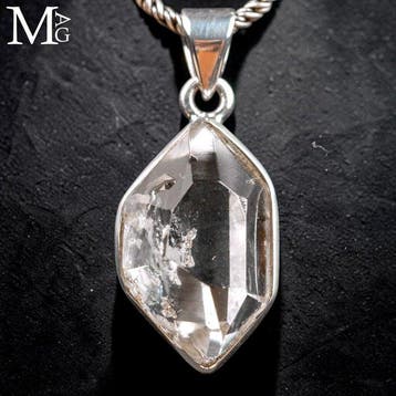 Zilveren hanger met Herkimer-diamant – Het Kristal van