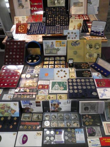 Wereld. Collection of coins/banknote/medals/euro inkl. pp