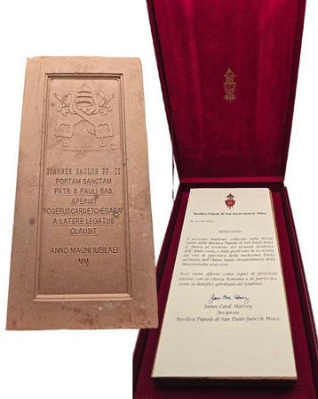 Steen van de Heilige Poort van de Basiliek van Sint-Paulus