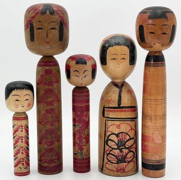 Vintage Japanse traditionele Kokeshi-poppen – set van 5 –