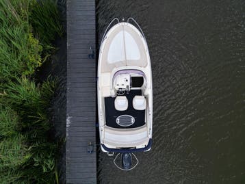 Prins 580 Sundeck - 130 pk Evinrude | 65 km/u | + trailer, Watersport en Boten, 70 pk of meer, Nieuw, Met afstandsbediening, Buitenboordmotor