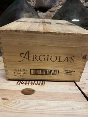 2016 Argiolas, Turriga - Sardinië - 6 Flessen (0.75 liter), Nieuw