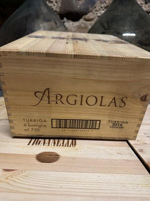 2016 Argiolas, Turriga - Sardinië - 6 Flessen (0.75 liter), Verzamelen, Wijnen
