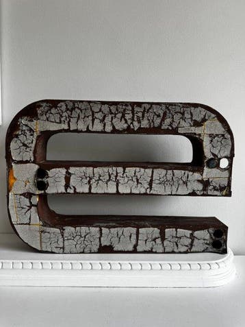 Industriële apparatuur - Duitsland - Metalen letter E