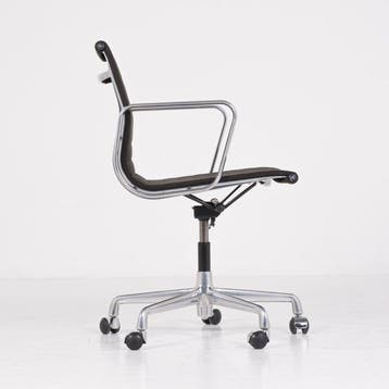 ICF, NO RESERVE PRICE - Charles & Ray Eames - Stoel - EA117