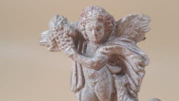 Oud-Grieks, Hellenistisch Terracotta Eros met haan en hoorn