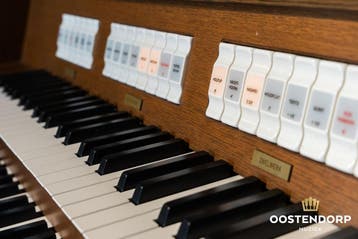 Content Etude 13 donker eiken, Muziek en Instrumenten, Zo goed als nieuw
