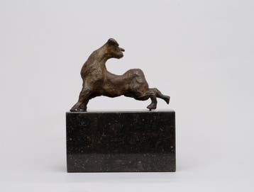 Wim Steins, sculptuur van een bronzen stier
