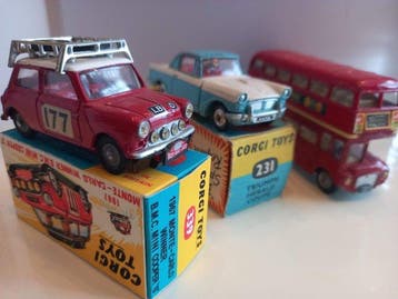 Corgi Toys 1:43 - Modelauto (3) - BMC Mini-Cooper S; Triumph, Nieuw