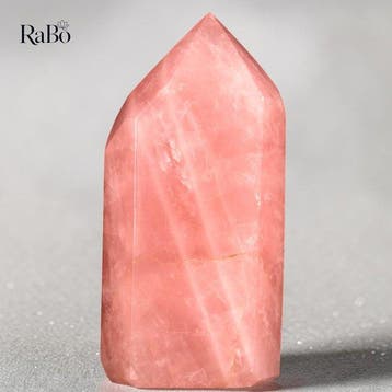 Grote Braziliaanse rozenkwarts obelisk – extra kwaliteit met