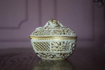 Herend - Doos - 6200 - Porselein - Hartvormige doos met
