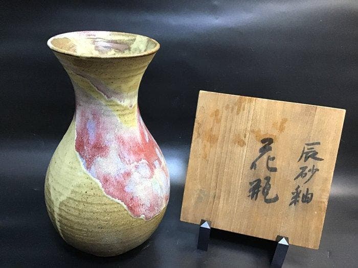 Vaas - Klei - Japan - Cinnabar Kasama Vase (Zonder, Antiek en Kunst, Antiek | Overige Antiek