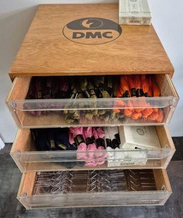 DMC - Kabinet - Hout, plastic - Vintage, Antiek en Kunst
